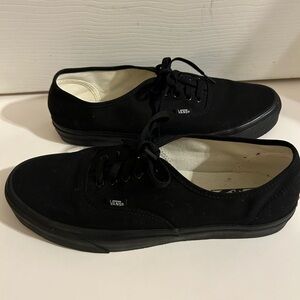 Men’s very gently used Authentic black canvas Vans, size 11